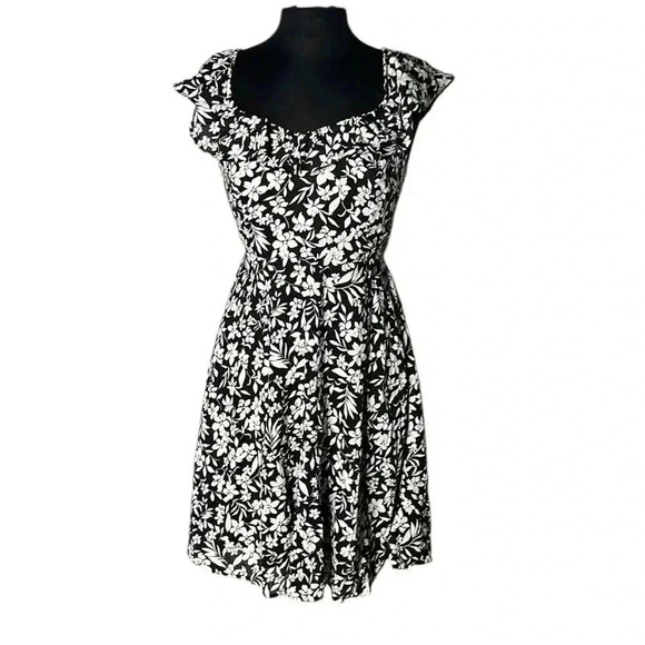 Old Navy Dresses & Skirts - Old Navy Black White Cami Dress Floral Ruffle Cotton Blend Size S